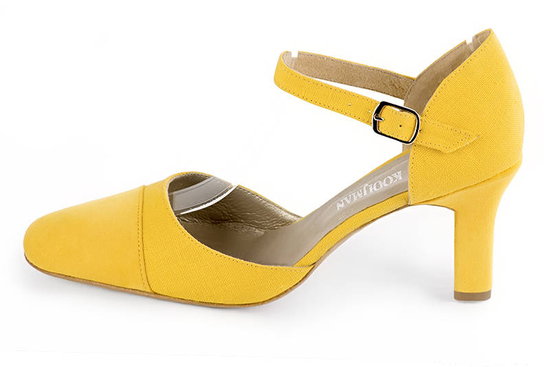 Yellow women's open side shoes, with an instep strap. Round toe. High kitten heels. Profile view - Florence KOOIJMAN